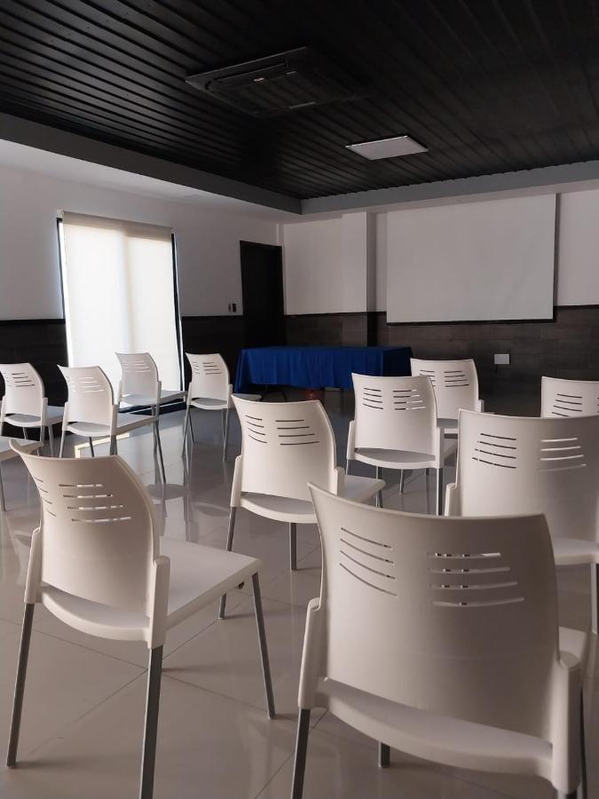 Beverly Hills: Hotel And Business Nuevo Cuscatlan Exteriör bild