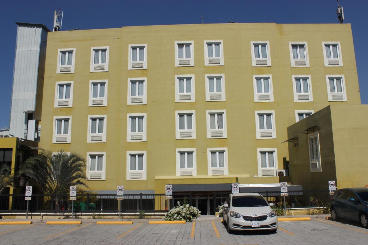 Beverly Hills: Hotel And Business Nuevo Cuscatlan Exteriör bild